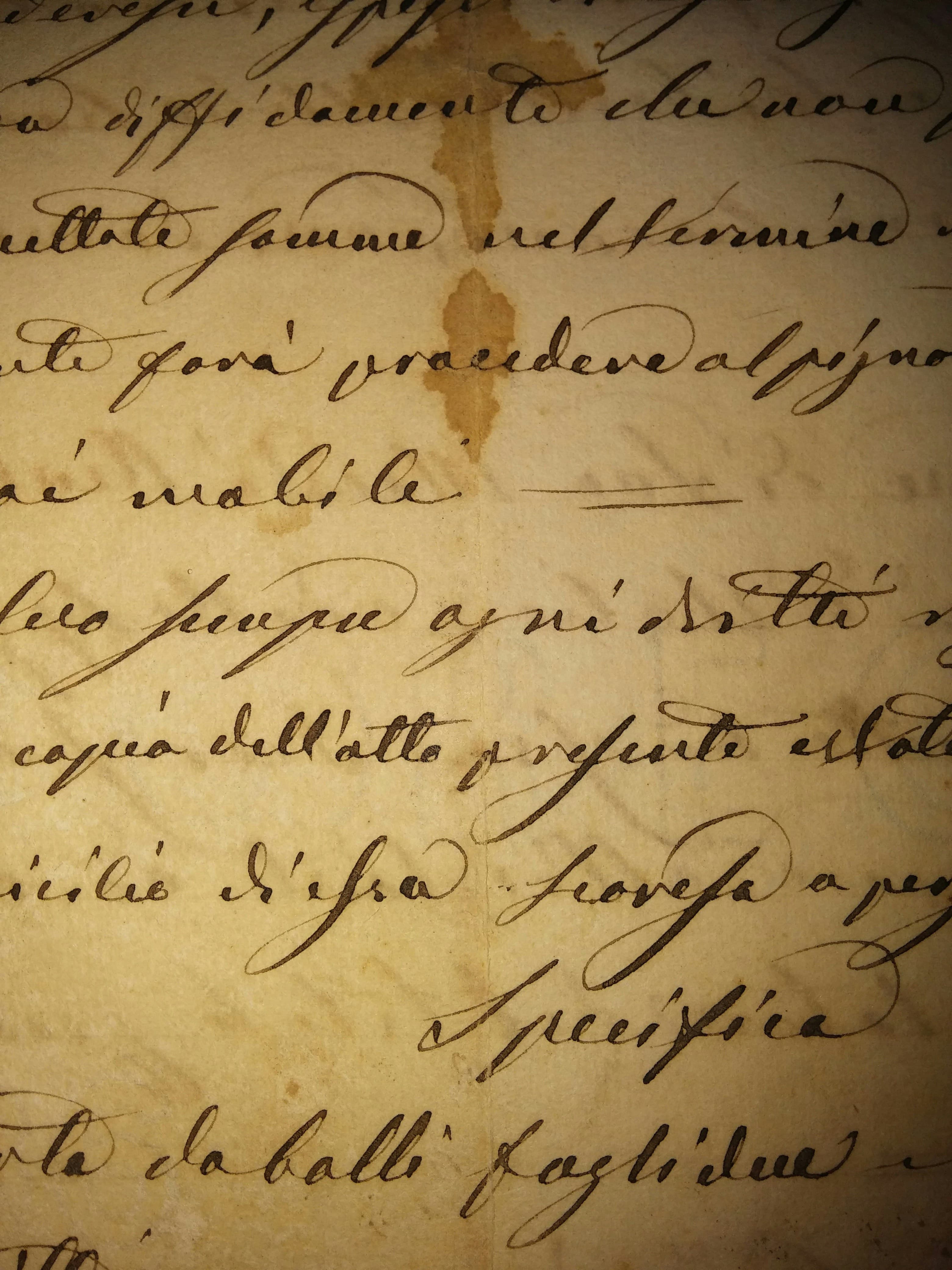 Carta manuscrita antigua sobre papel envejecido